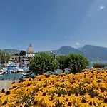 Swiss Lakeside 아파트